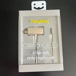 Heyday Stone White Clip-On Microphone